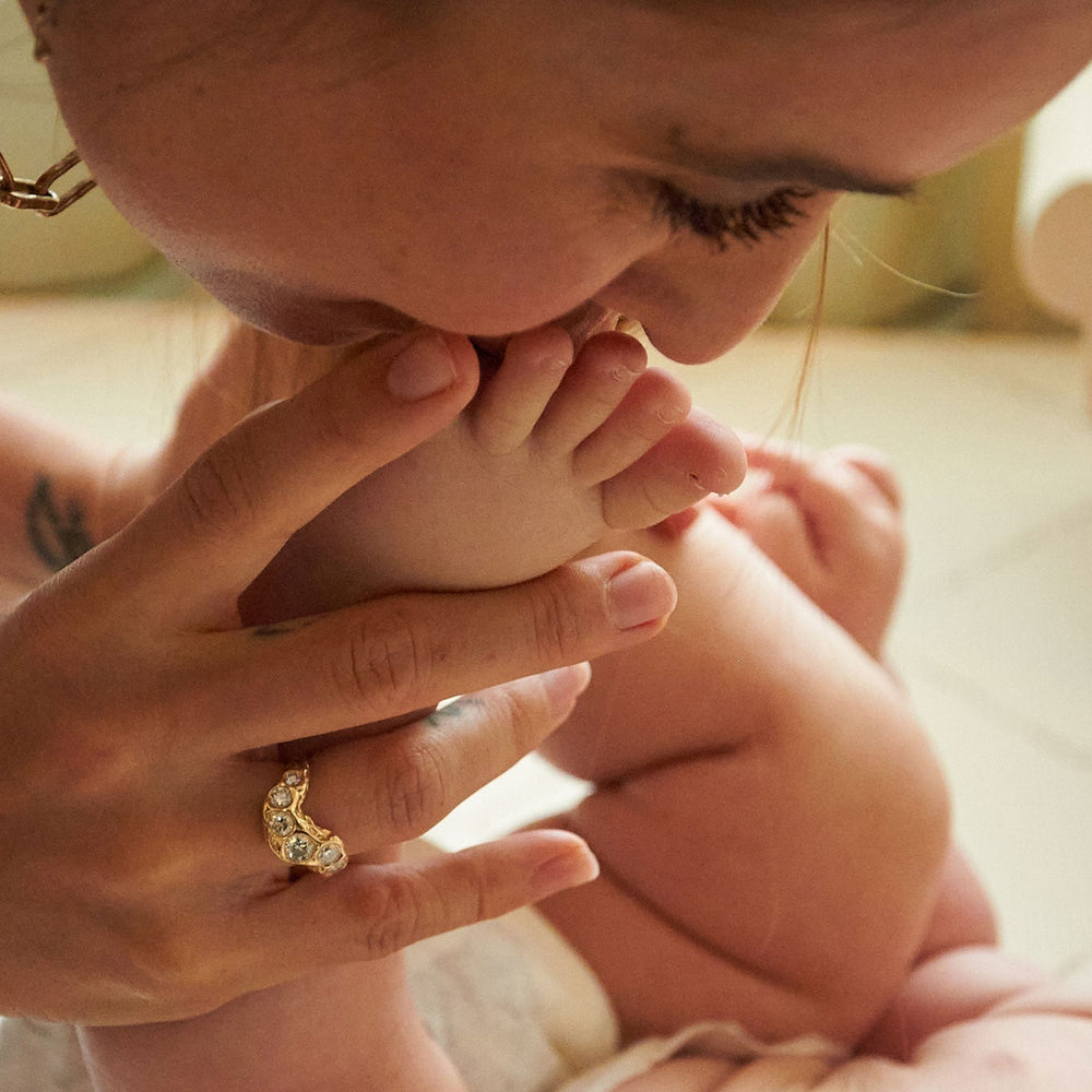 Derfor vågner din baby om natten...