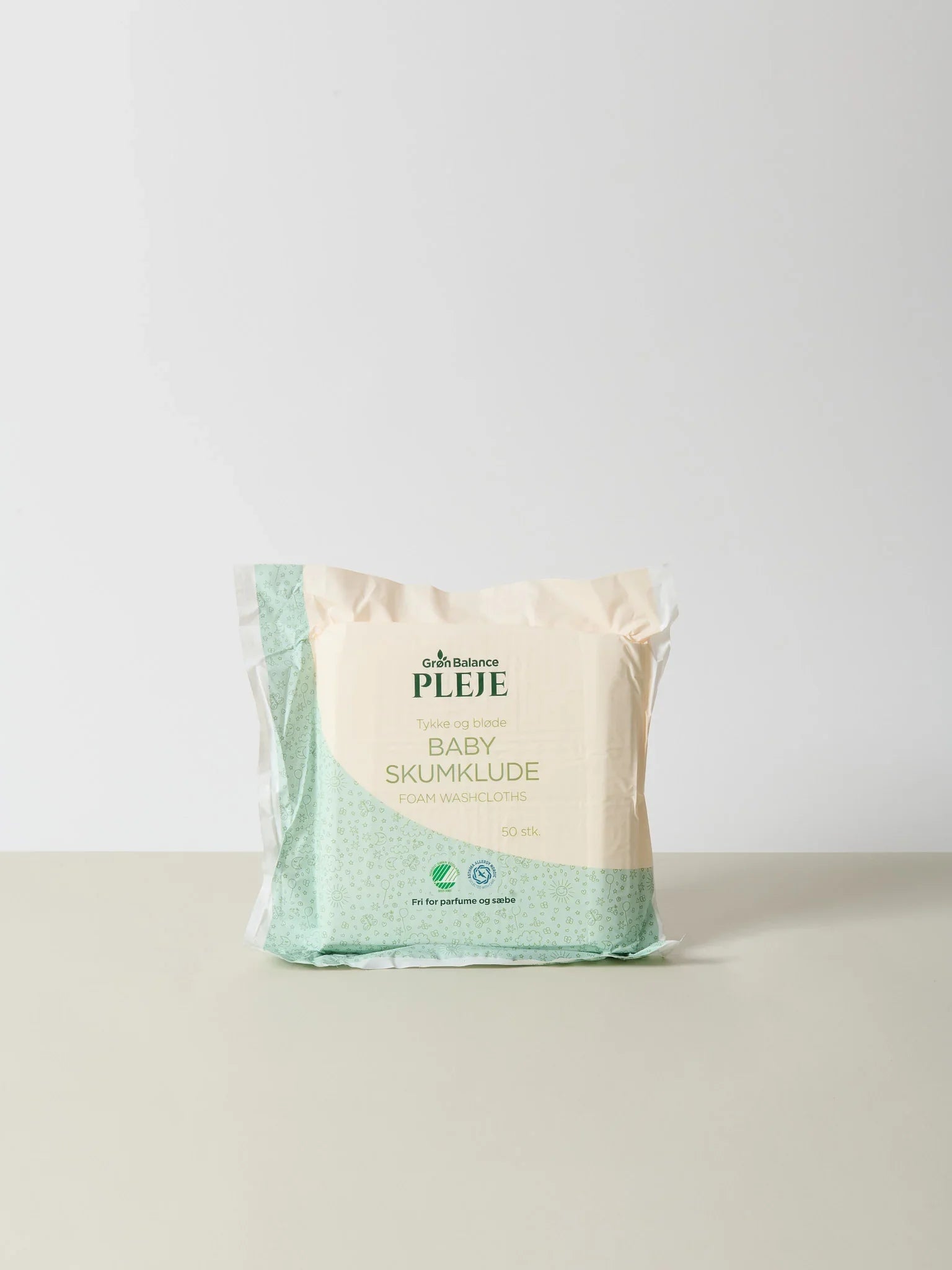 Pakke med Grøn Balance skumklude i naturlig og premium kvalitet, med bløde, nænsomme teksturer i grøn og beige design. - Grøn Balance Skumklude