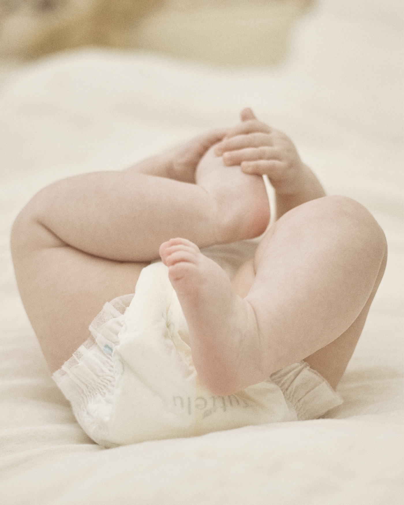 <p>Hvornår kan baby vende sig fra ryg til mave?</p>
